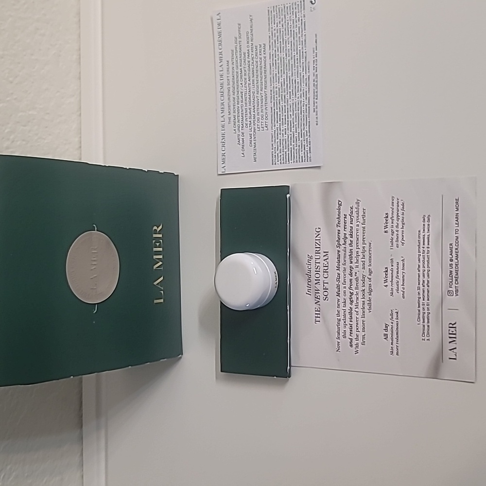 La Mer New Moisturizing Soft CreamMini Sample - Picture 2 of 8